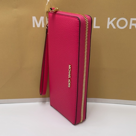 MICHAEL KORS
Leather Continental Wristlet Phone Case Wallet
Electric Pink
NWT - Picture 14 of 16
